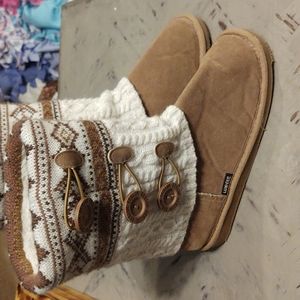 MUK LUKS ® Women's Camel Geo Cable Boots size 8
